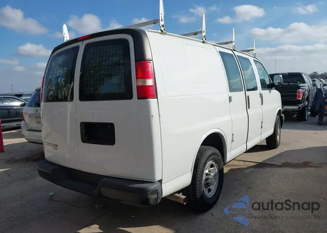 2014 Chevrolet Express 2500 Work Van z USA, uszkodzony, nr VIN 1GCWGFBA2E1210857